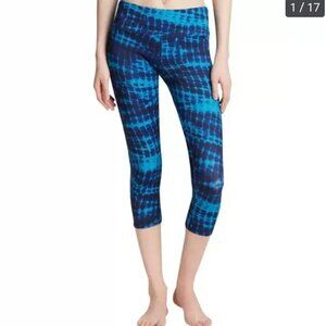 Onzie Size M/L Blue Tie Dye Sophy Cropped Capri Leggings